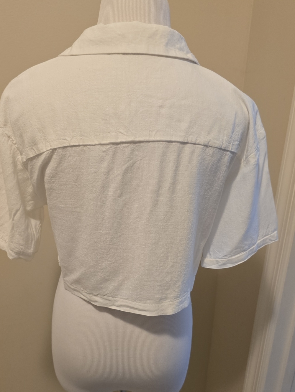 iris White Cropped Button-Front Collared Top - Picture 3 of 3
